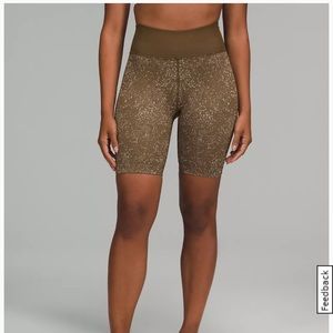 Lululemon Ebb to street High-Rise short 8”